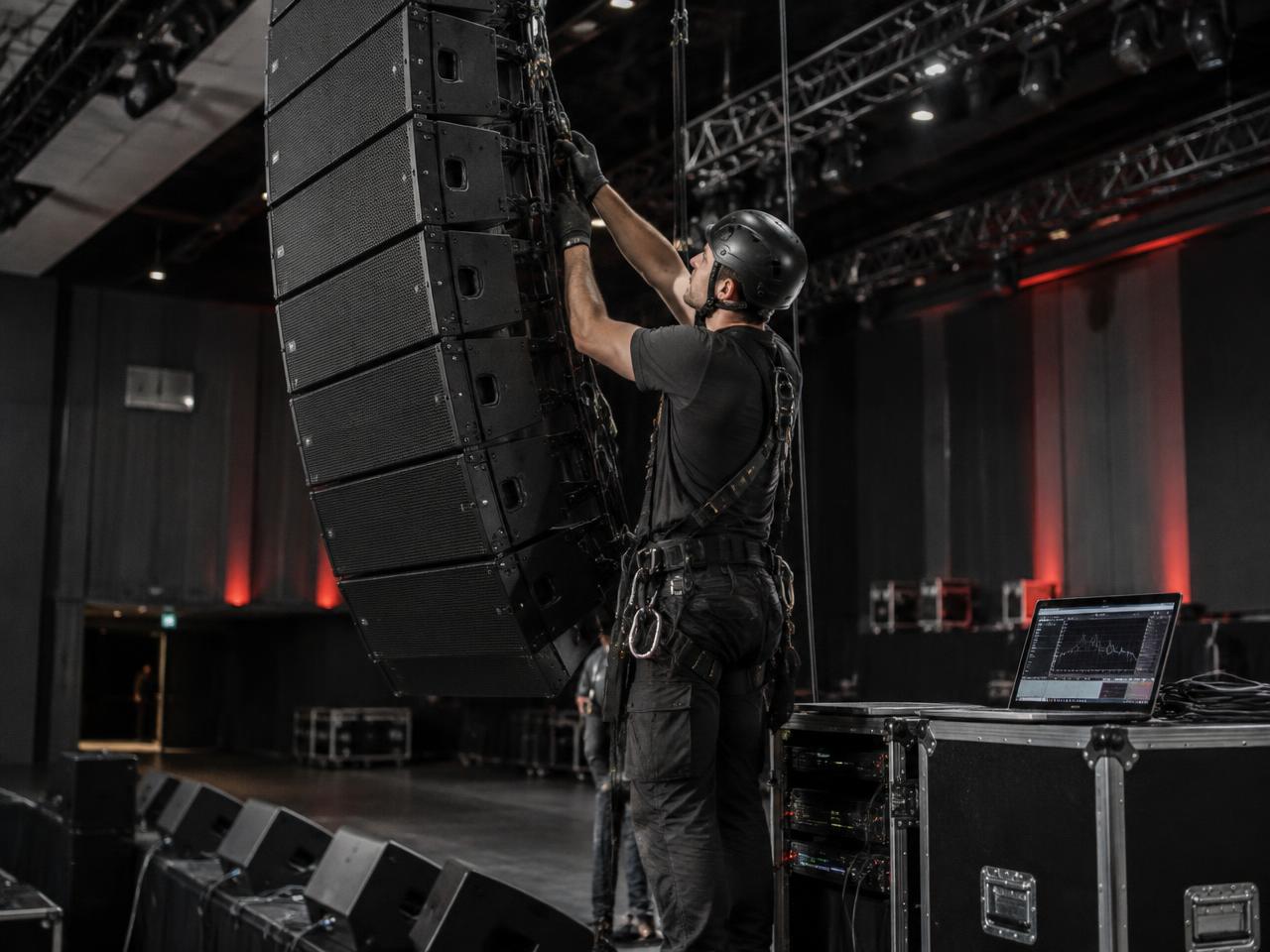 Etkinlik salonunda line-array ses sistemi kurulumu ve ölçümü